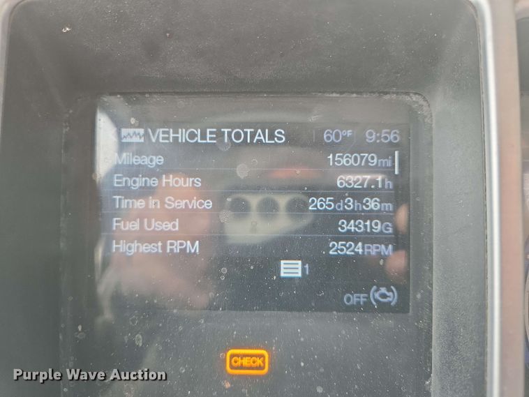 image for item EN8961 2020 Mack Pinnacle semi truck