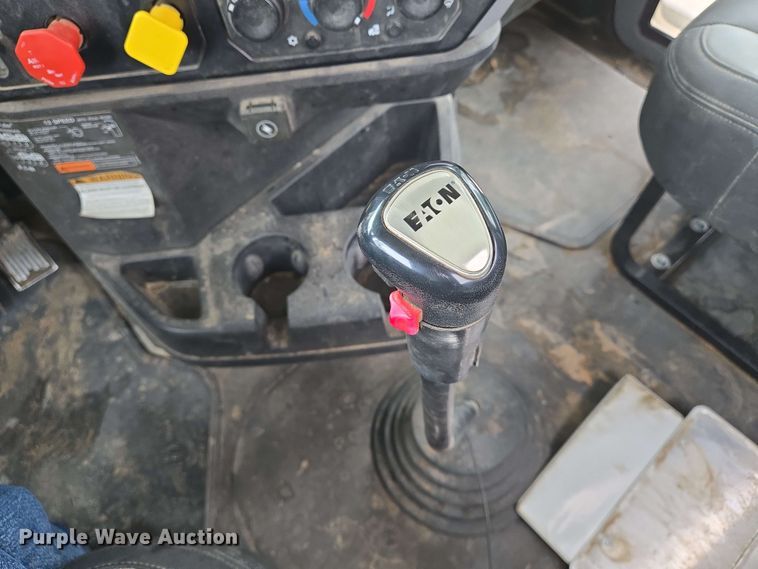 image for item EN8961 2020 Mack Pinnacle semi truck