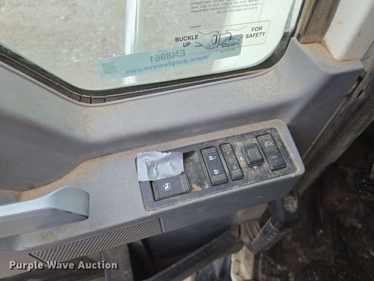 image for item EN8961 2020 Mack Pinnacle semi truck