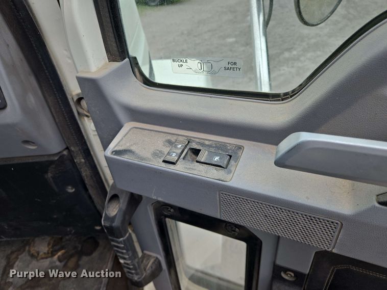 image for item EN8961 2020 Mack Pinnacle semi truck