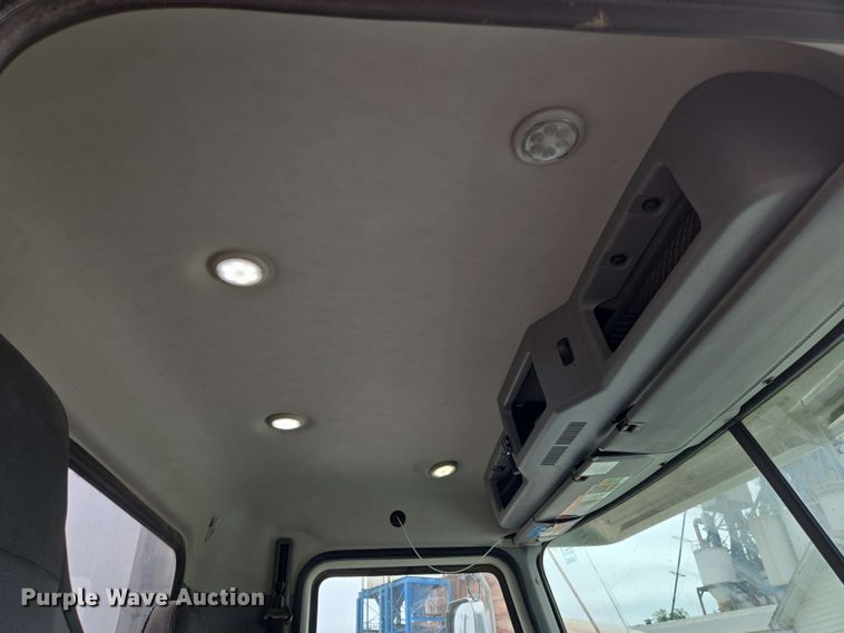 image for item EN8961 2020 Mack Pinnacle semi truck