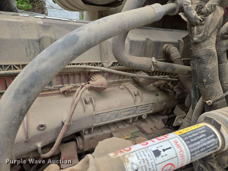 image for item EN8961 2020 Mack Pinnacle semi truck