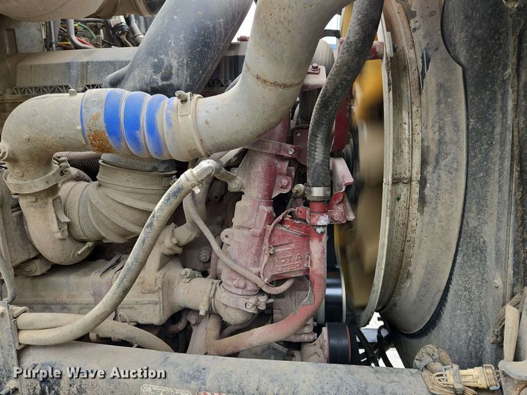 image for item EN8961 2020 Mack Pinnacle semi truck