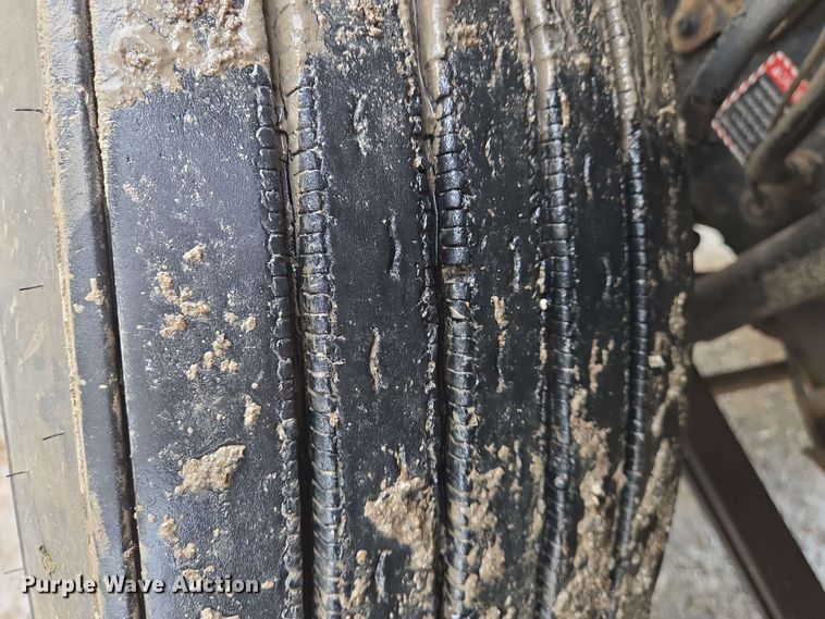 image for item EN8961 2020 Mack Pinnacle semi truck