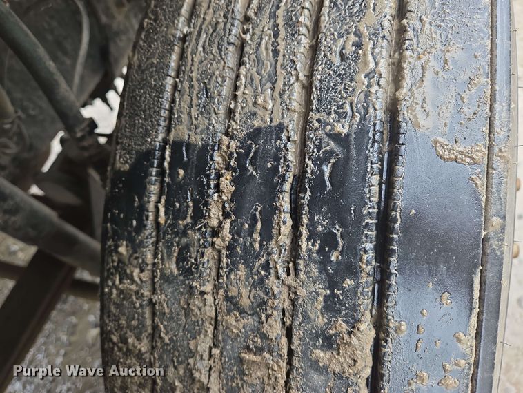 image for item EN8961 2020 Mack Pinnacle semi truck