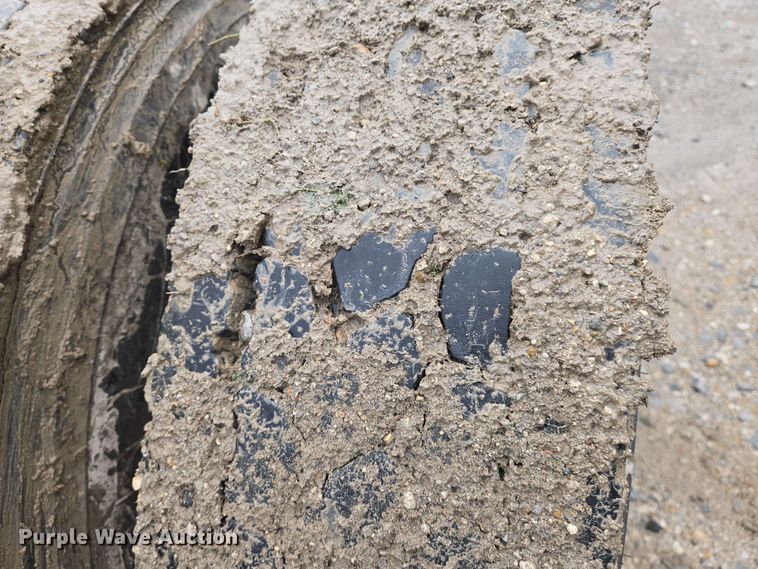 image for item EN8961 2020 Mack Pinnacle semi truck