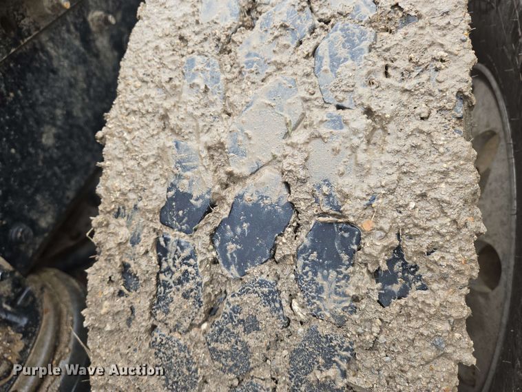 image for item EN8961 2020 Mack Pinnacle semi truck