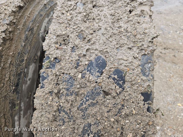 image for item EN8961 2020 Mack Pinnacle semi truck