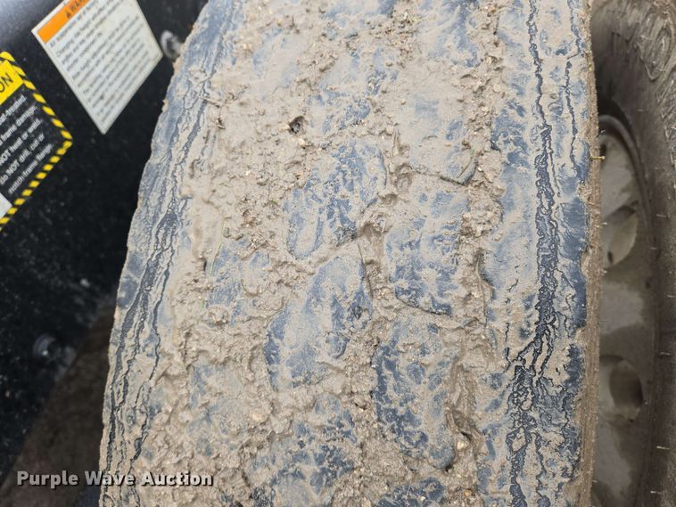 image for item EN8961 2020 Mack Pinnacle semi truck