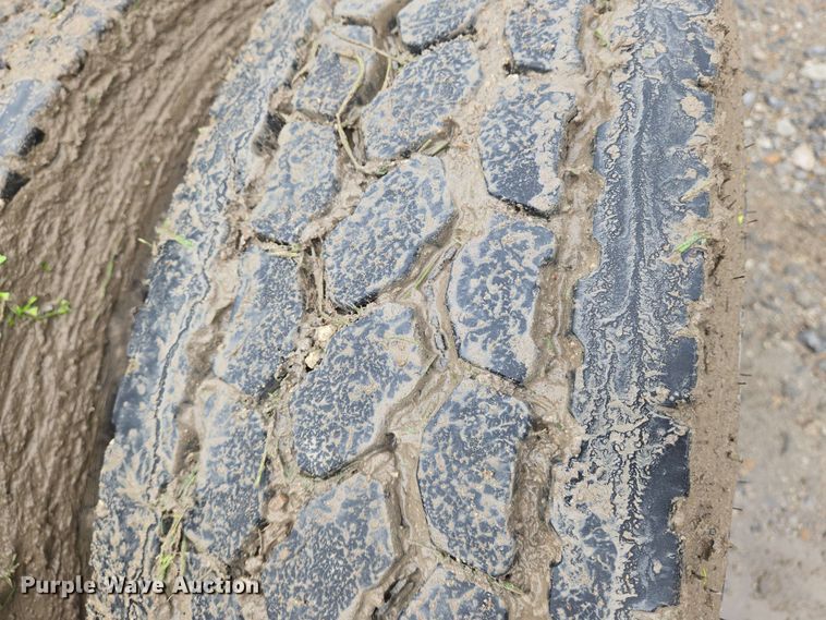 image for item EN8961 2020 Mack Pinnacle semi truck