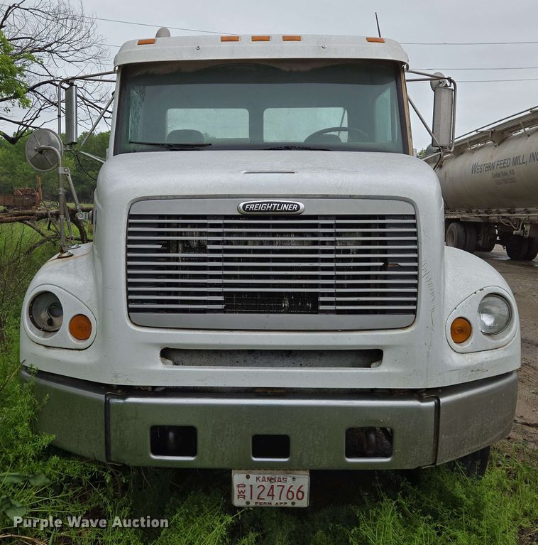 image for item EN8962 1998 Freightliner FL112 semi truck