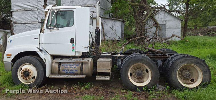 image for item EN8962 1998 Freightliner FL112 semi truck