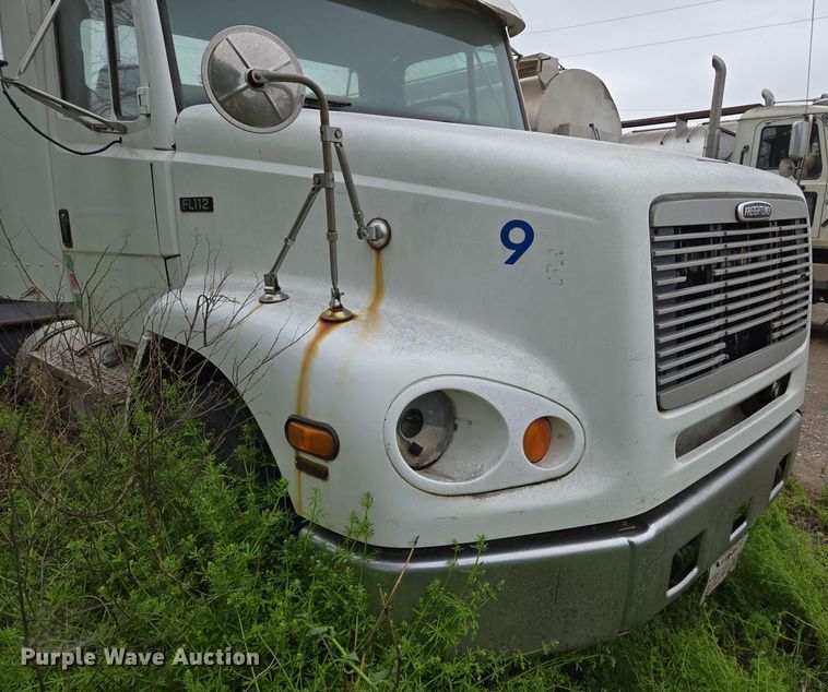 image for item EN8962 1998 Freightliner FL112 semi truck