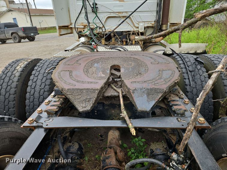 image for item EN8962 1998 Freightliner FL112 semi truck