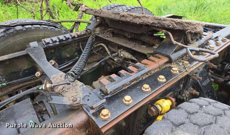 image for item EN8962 1998 Freightliner FL112 semi truck