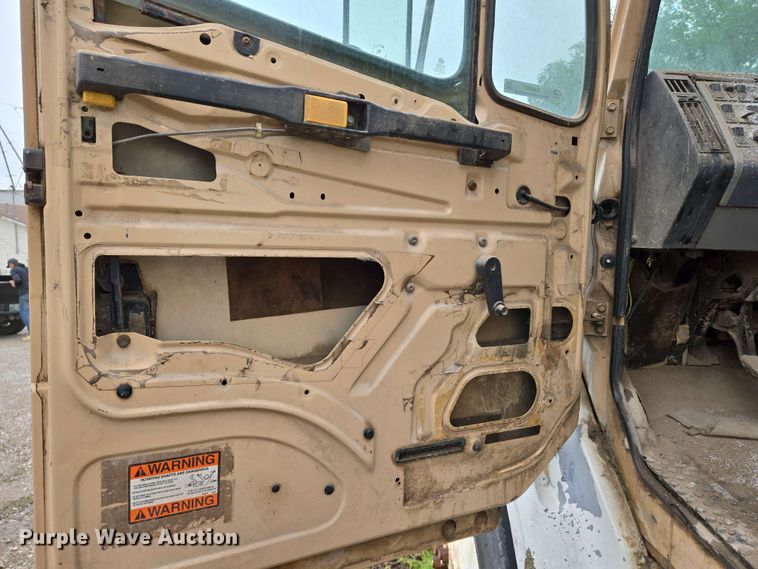 image for item EN8962 1998 Freightliner FL112 semi truck