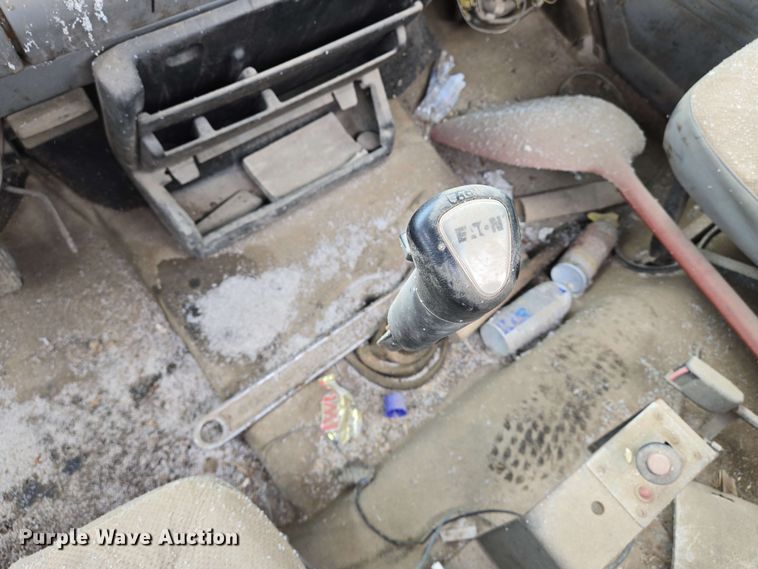 image for item EN8962 1998 Freightliner FL112 semi truck