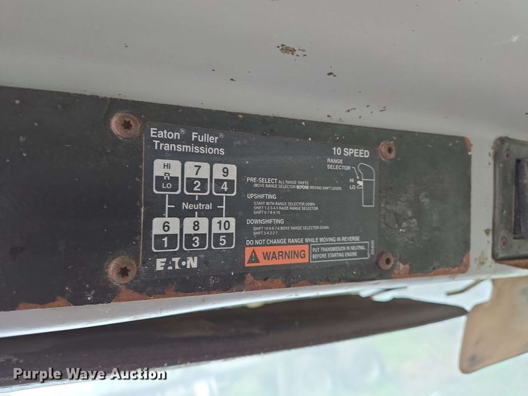 image for item EN8962 1998 Freightliner FL112 semi truck