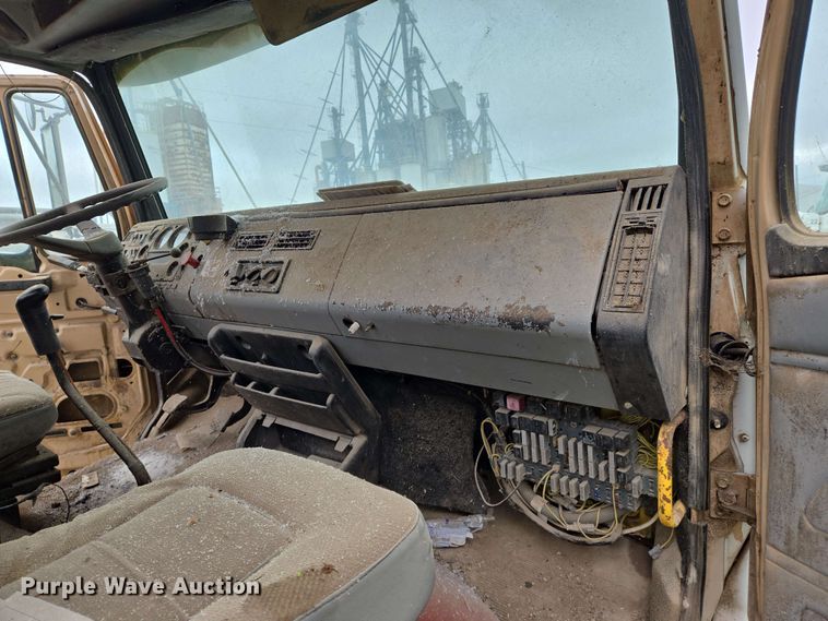 image for item EN8962 1998 Freightliner FL112 semi truck