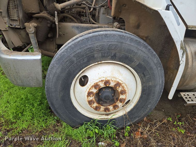 image for item EN8962 1998 Freightliner FL112 semi truck