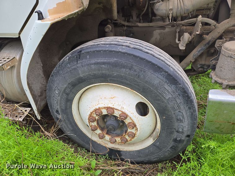 image for item EN8962 1998 Freightliner FL112 semi truck