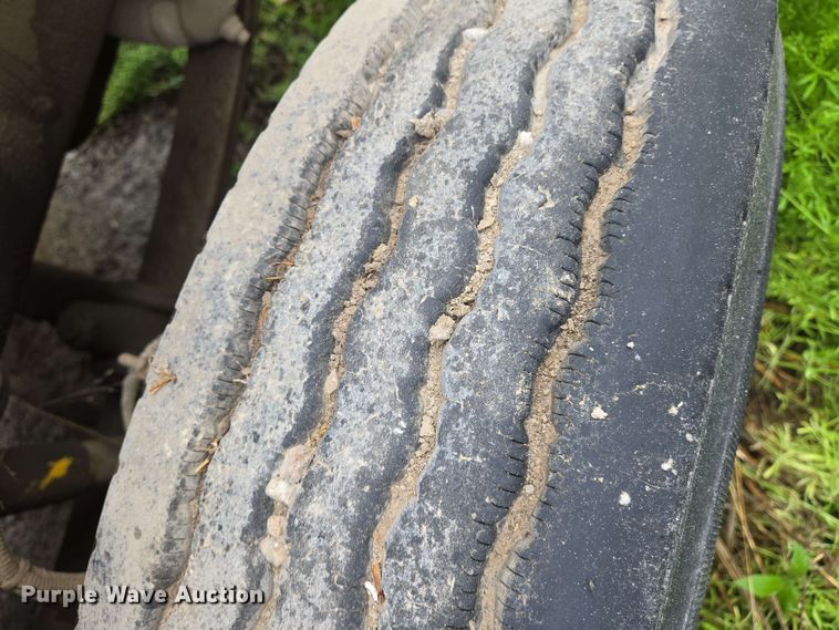 image for item EN8962 1998 Freightliner FL112 semi truck