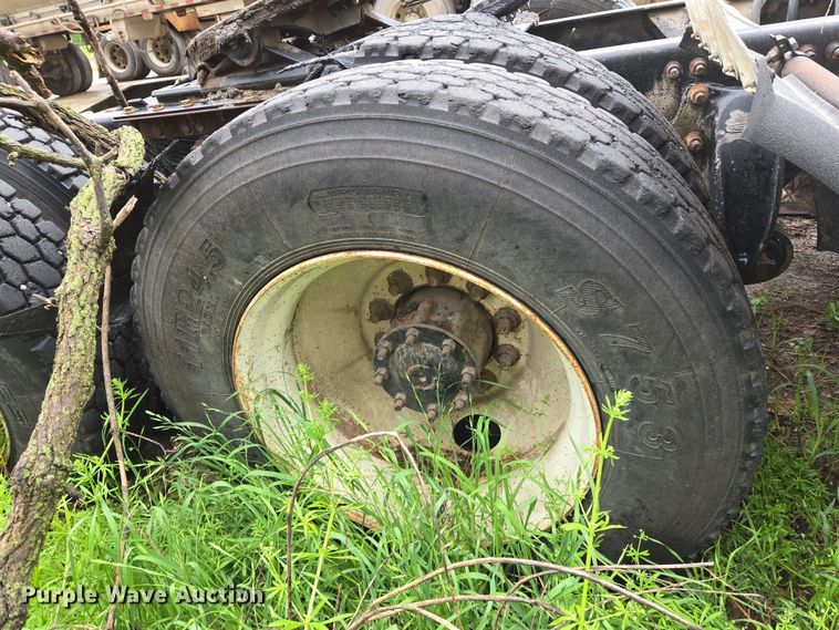 image for item EN8962 1998 Freightliner FL112 semi truck