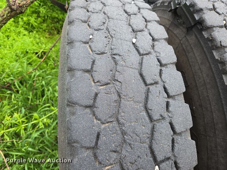 image for item EN8962 1998 Freightliner FL112 semi truck