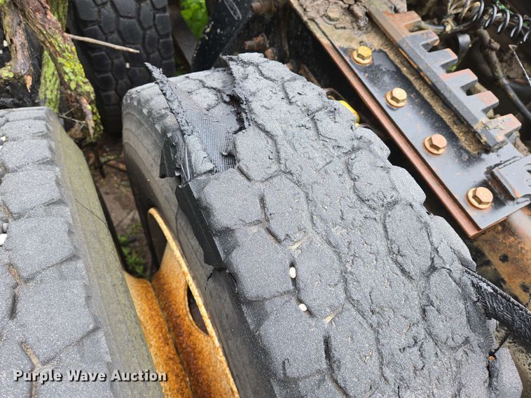 image for item EN8962 1998 Freightliner FL112 semi truck