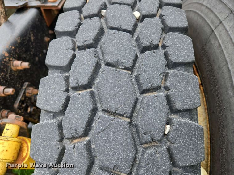 image for item EN8962 1998 Freightliner FL112 semi truck