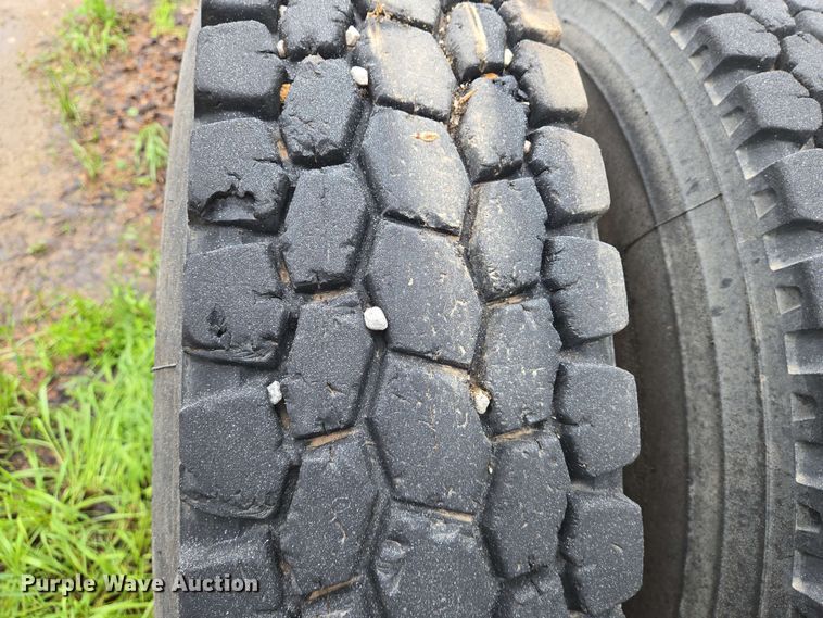 image for item EN8962 1998 Freightliner FL112 semi truck