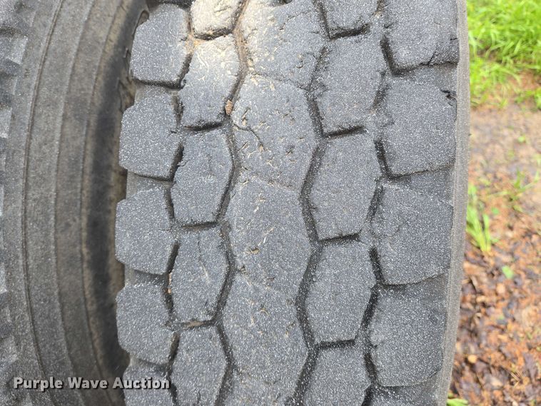 image for item EN8962 1998 Freightliner FL112 semi truck