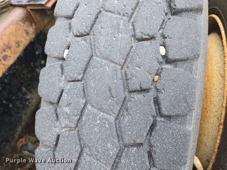 image for item EN8962 1998 Freightliner FL112 semi truck