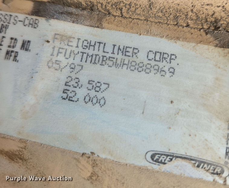 image for item EN8962 1998 Freightliner FL112 semi truck