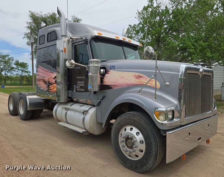 image for item EN8965 2007 International 9900ix semi truck