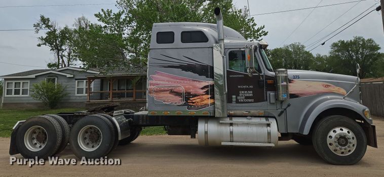 image for item EN8965 2007 International 9900ix semi truck