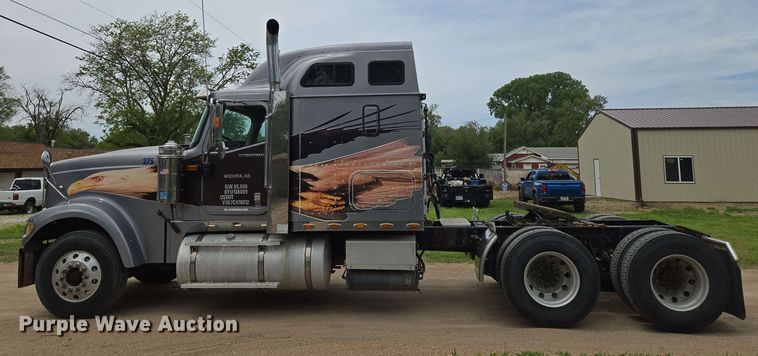 image for item EN8965 2007 International 9900ix semi truck