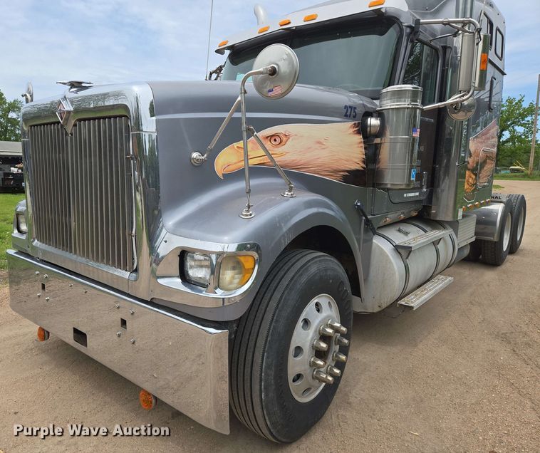 image for item EN8965 2007 International 9900ix semi truck