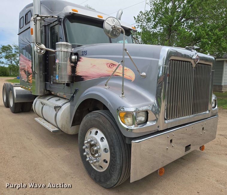 image for item EN8965 2007 International 9900ix semi truck