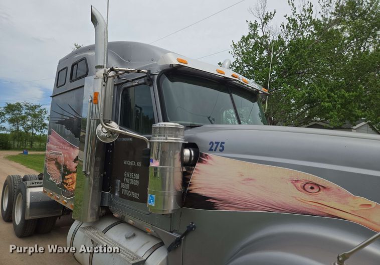 image for item EN8965 2007 International 9900ix semi truck