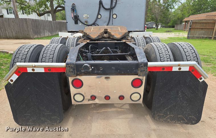 image for item EN8965 2007 International 9900ix semi truck