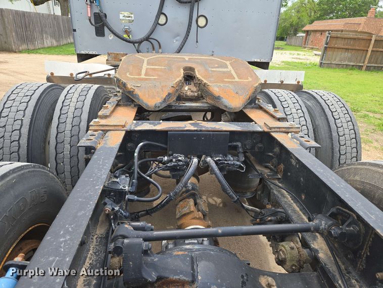 image for item EN8965 2007 International 9900ix semi truck