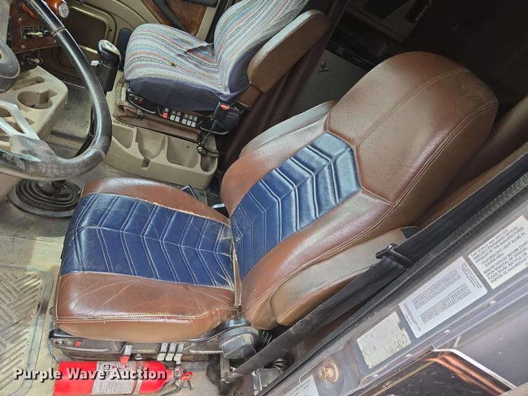 image for item EN8965 2007 International 9900ix semi truck