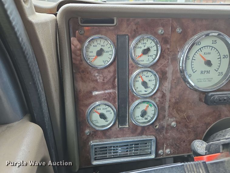 image for item EN8965 2007 International 9900ix semi truck