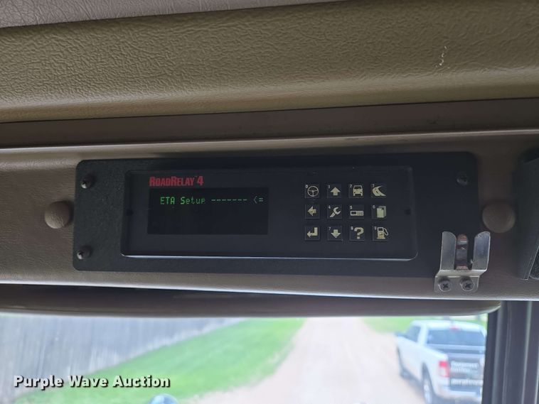 image for item EN8965 2007 International 9900ix semi truck