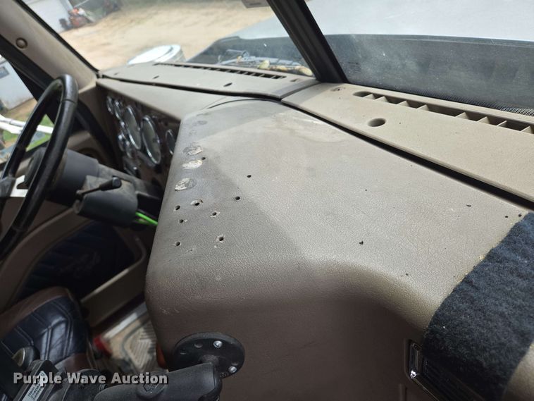 image for item EN8965 2007 International 9900ix semi truck