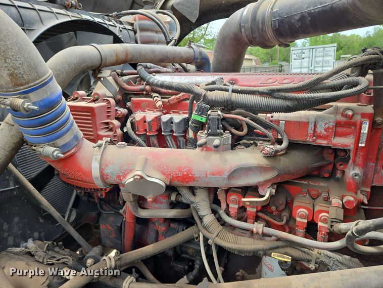 image for item EN8965 2007 International 9900ix semi truck