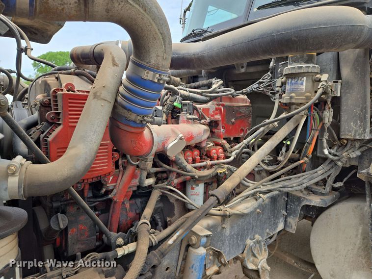 image for item EN8965 2007 International 9900ix semi truck