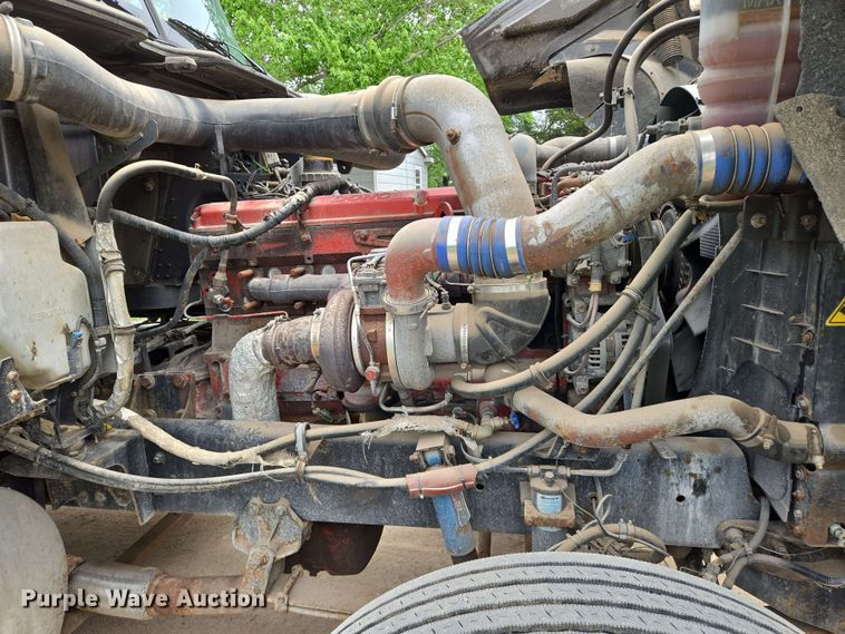 image for item EN8965 2007 International 9900ix semi truck