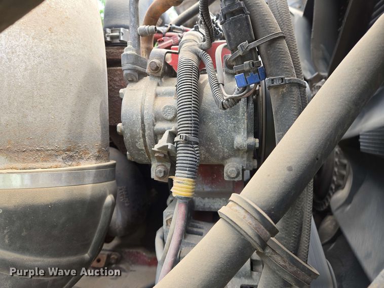 image for item EN8965 2007 International 9900ix semi truck